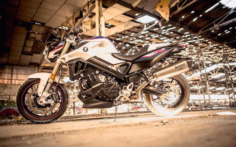 BMW Motorrad presenta la nueva F 800 R Akrapovic