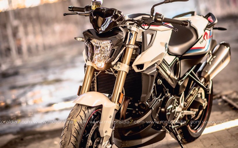 BMW Motorrad presenta la nueva F 800 R Akrapovic