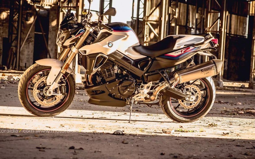 BMW Motorrad presenta la nueva F 800 R Akrapovic