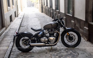Bonneville Bobber, escandalosamente hermosa.