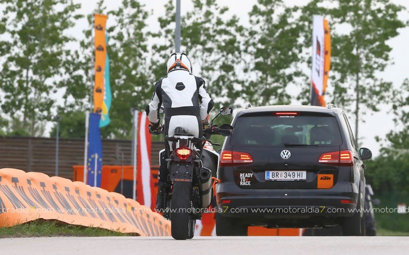 KTM comprometida en mejorar la seguridad en moto.
