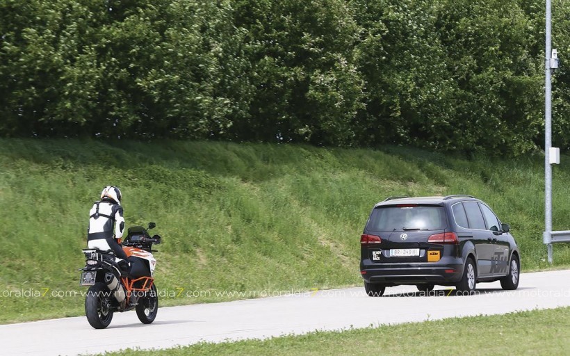 KTM comprometida en mejorar la seguridad en moto.