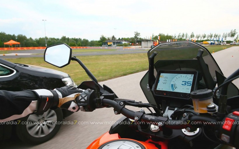 KTM comprometida en mejorar la seguridad en moto.