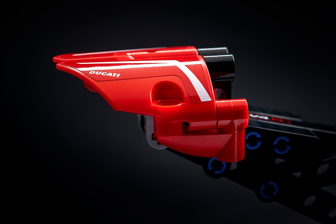 Emoción y diversión con la Ducati Panigale V4 R LEGO® Technic™