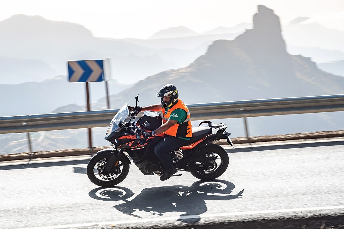 No podemos pasear en motocicleta