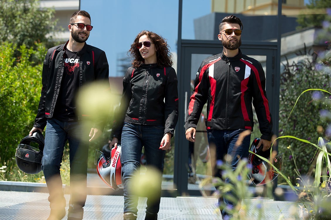 Las nuevas chaquetas ventiladas para conducir la moto en verano