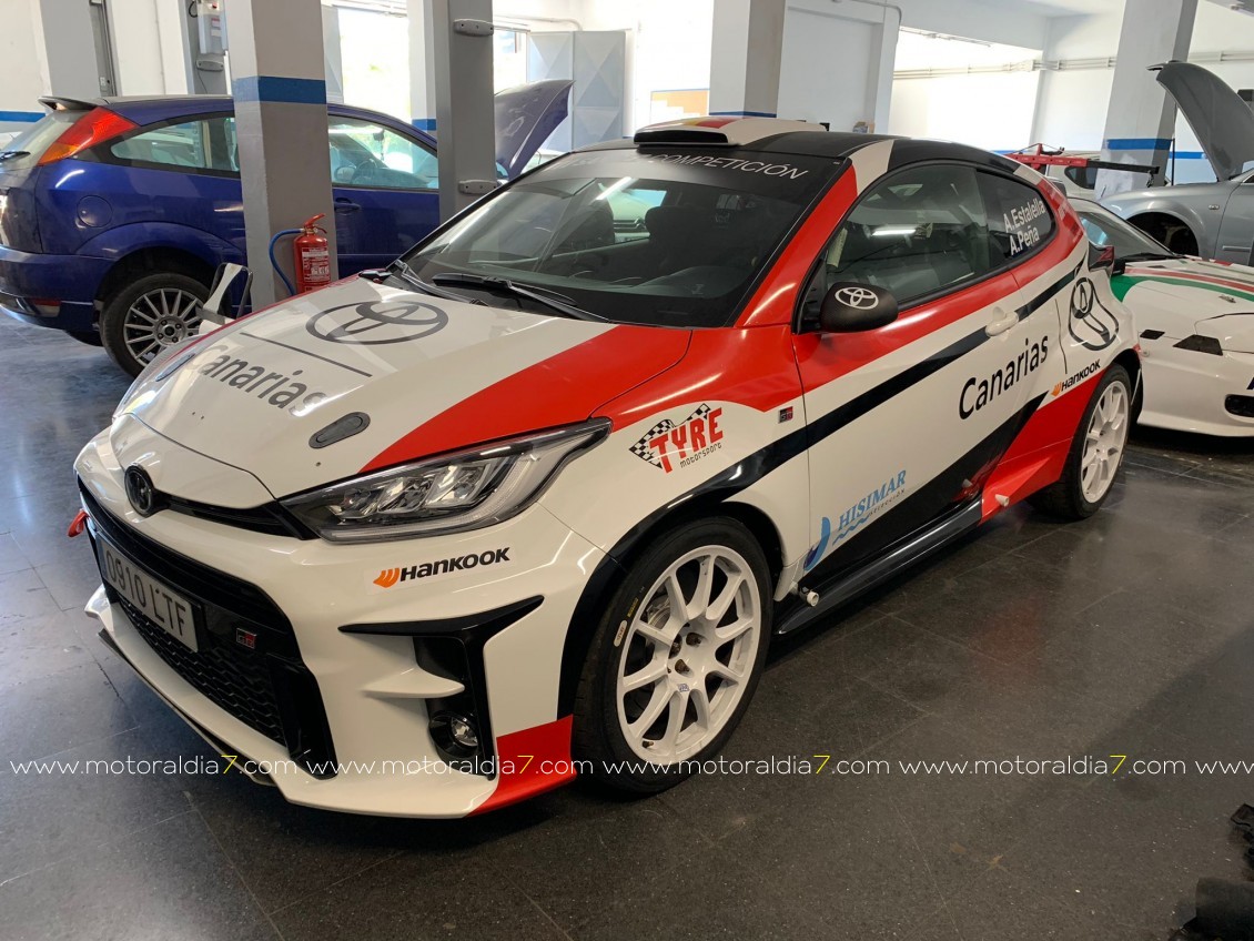 Antonio Estalella y Víctor García en el Gran Canaria con el GR Yaris de Toyota Canarias