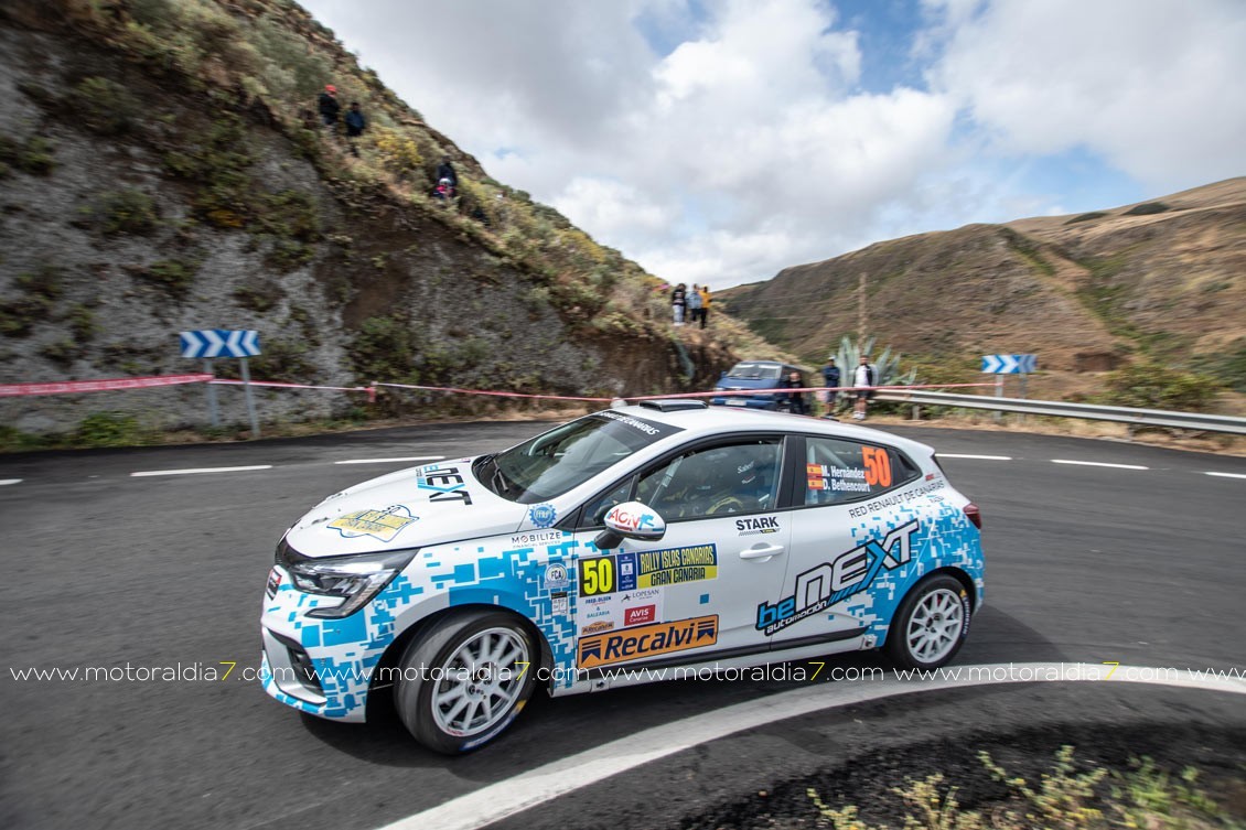 Manuel Hernández y David Bethencourt, parten líderes en la tercera cita de la Clio Trophy Canarias   