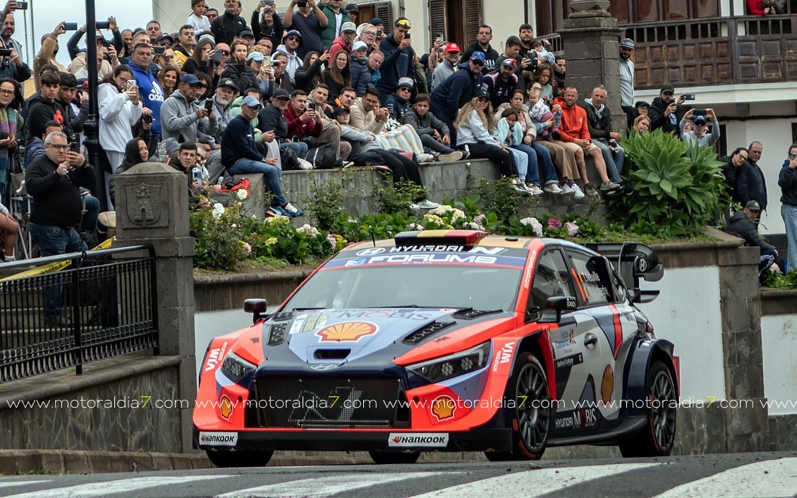 Rovanpera, es inalcanzable y vuela en el Rally Islas Canarias
