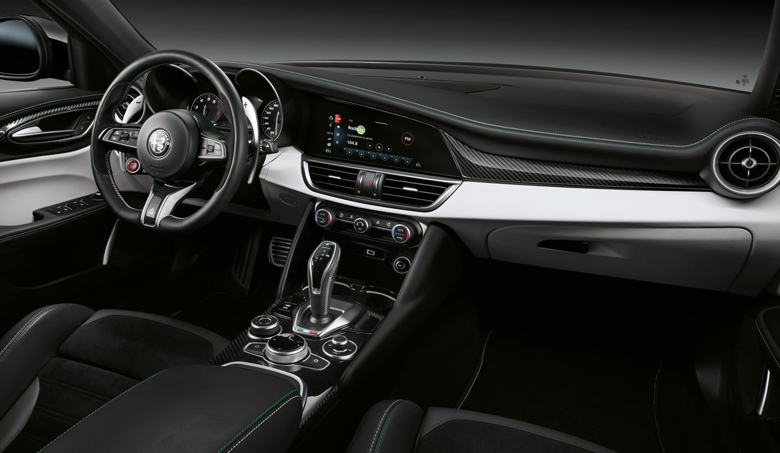 Giulia y Stelvio Quadrifoglio, arte italiano
