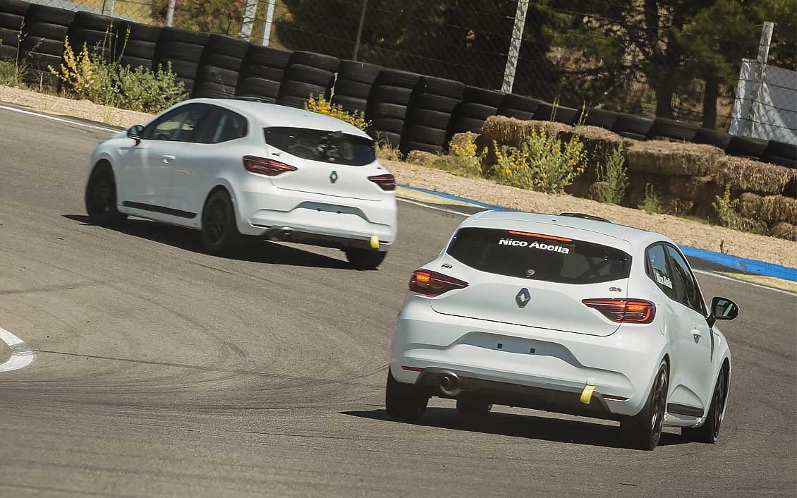 El Clio RSR se estrenó en circuito