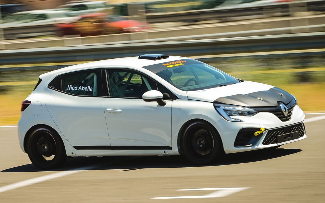 El Clio RSR se estrenó en circuito