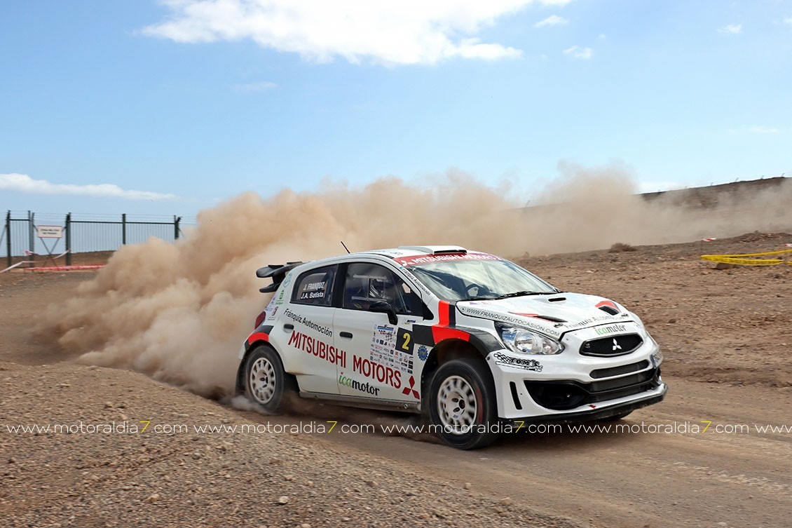 Fin de semana completo; asfalto de Lanzarote y tierra de Fuerteventura